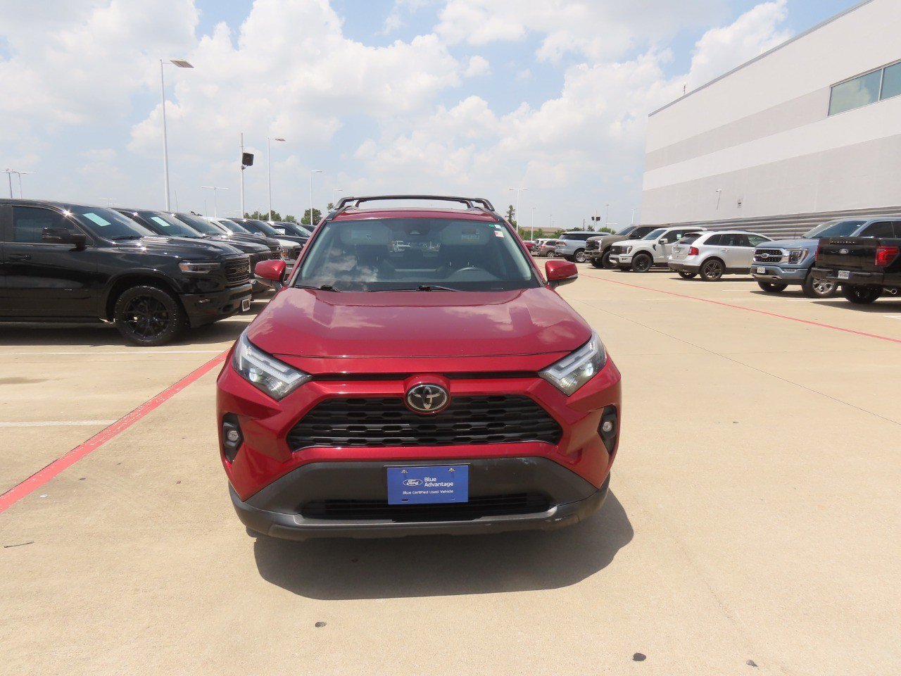 Used 2022 Toyota RAV4 XLE Premium FWD image 4
