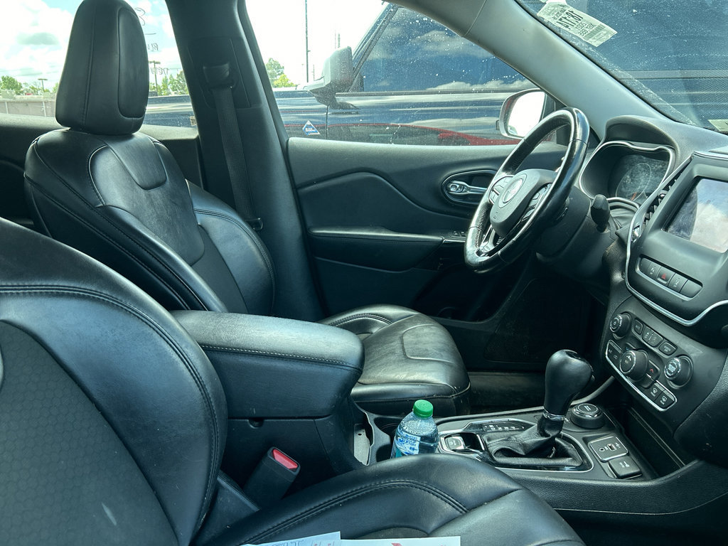 Used 2021 Jeep Cherokee Latitude Plus image 3