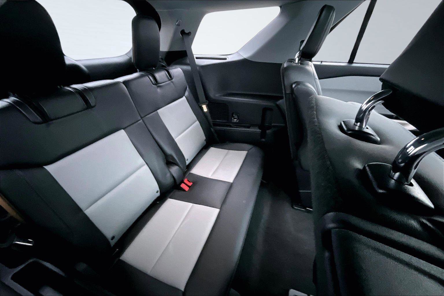 Certified 2022 Ford Explorer XLT w/ Equipment Group 202A image 21