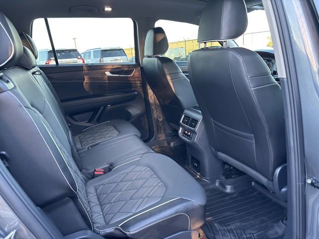 Used 2024 Volkswagen Atlas SEL Premium R-Line image 10