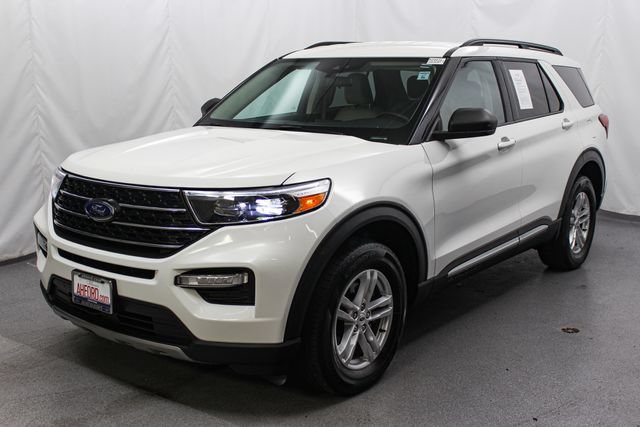 Certified 2023 Ford Explorer XLT w/ Equipment Group 202A AWD/4WD image 5