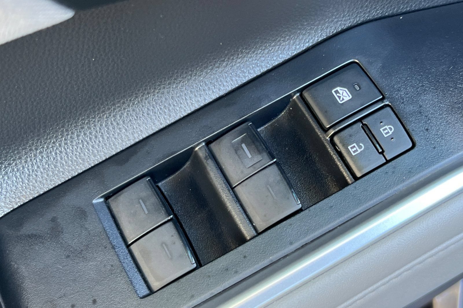 Used 2022 Toyota Highlander LE FWD image 12