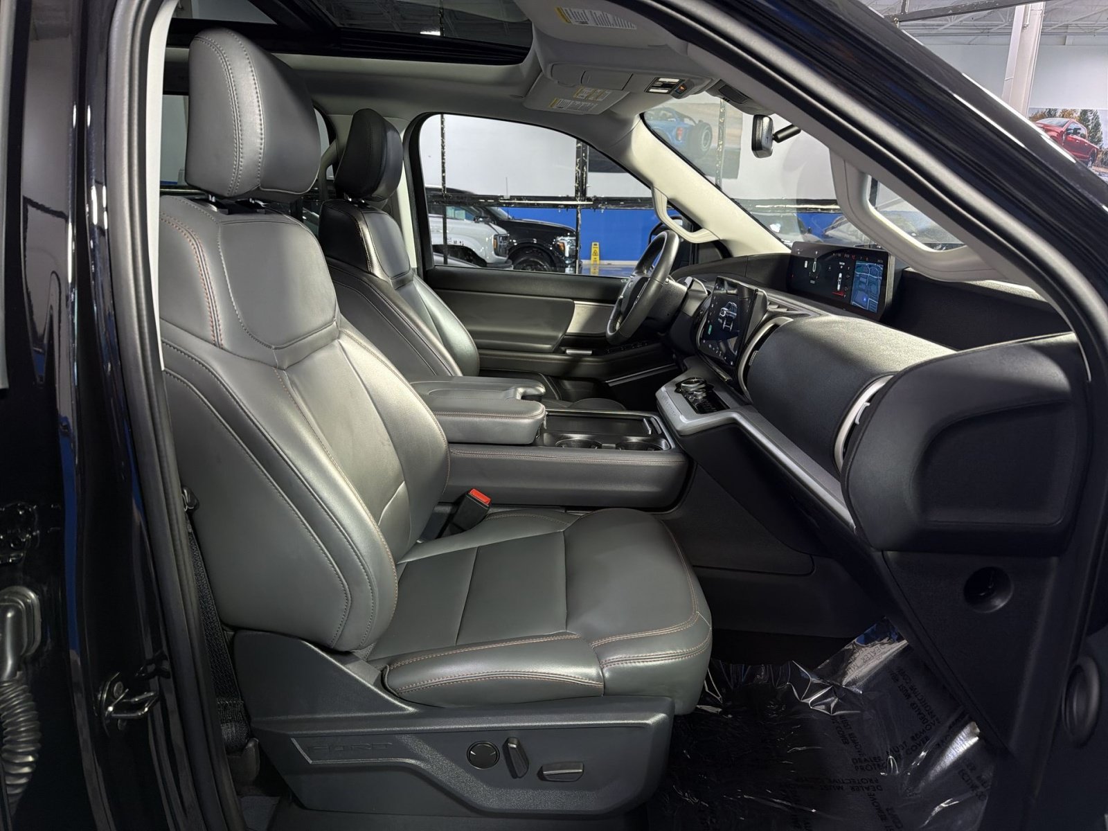 Certified 2025 Ford Expedition Active AWD/4WD image 23