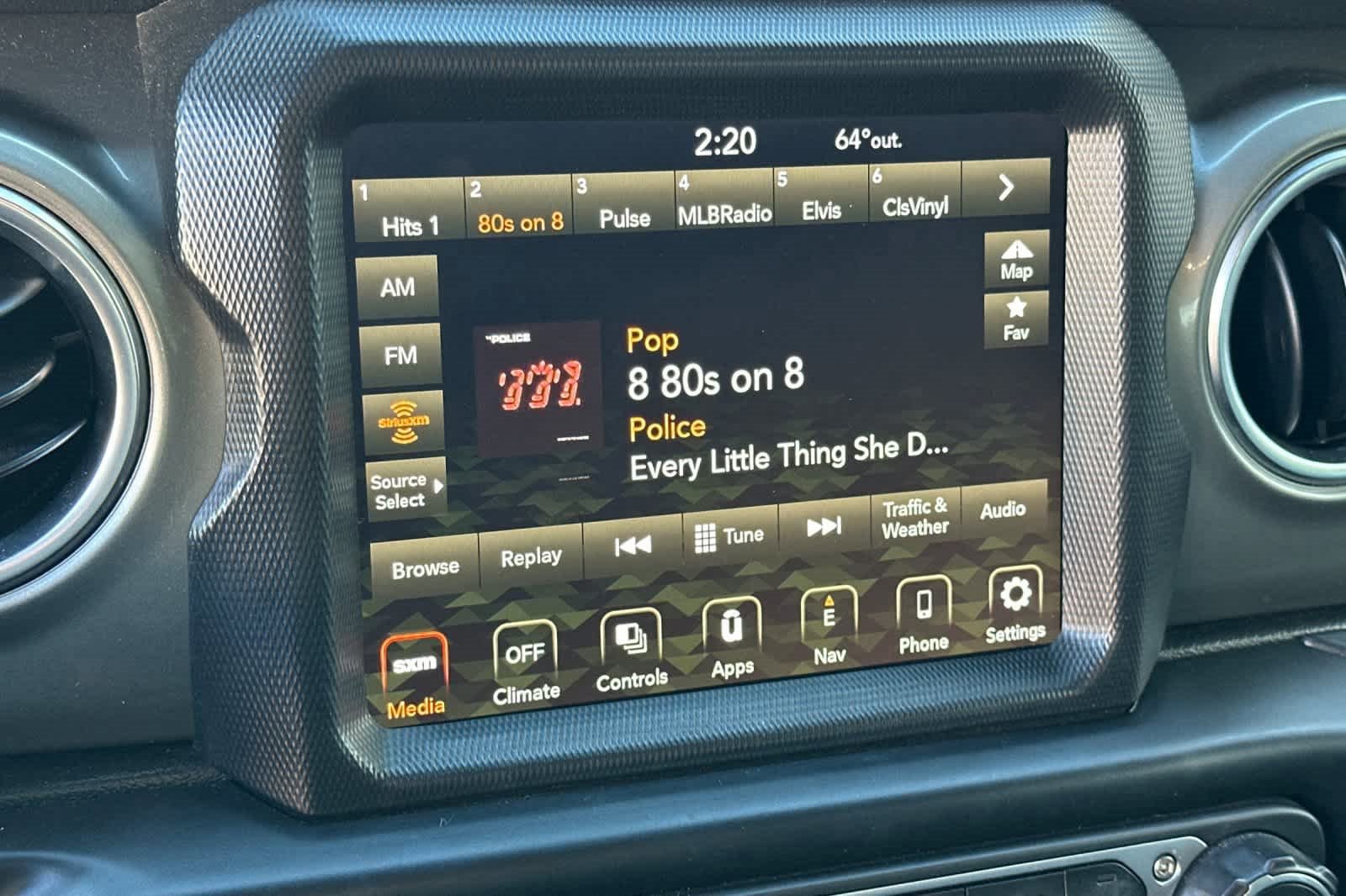 Used 2022 Jeep Wrangler Unlimited Sahara image 19