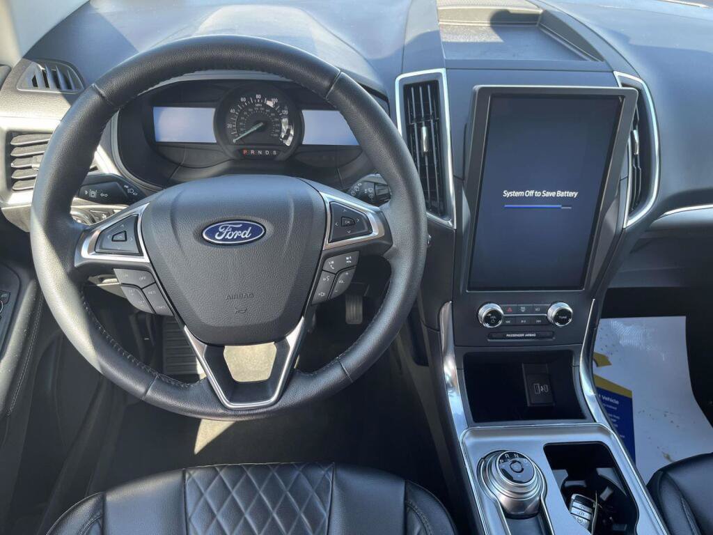 Certified 2024 Ford Edge Titanium AWD/4WD image 2
