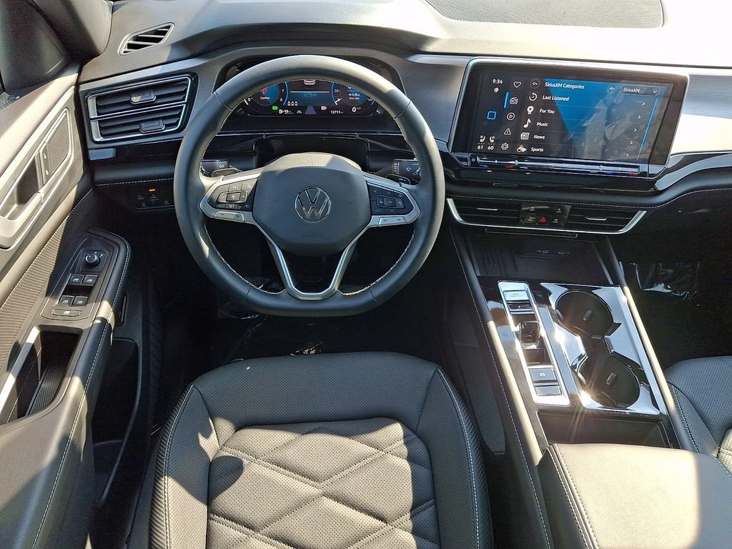 Used 2025 Volkswagen Atlas Cross Sport SE AWD/4WD image 11