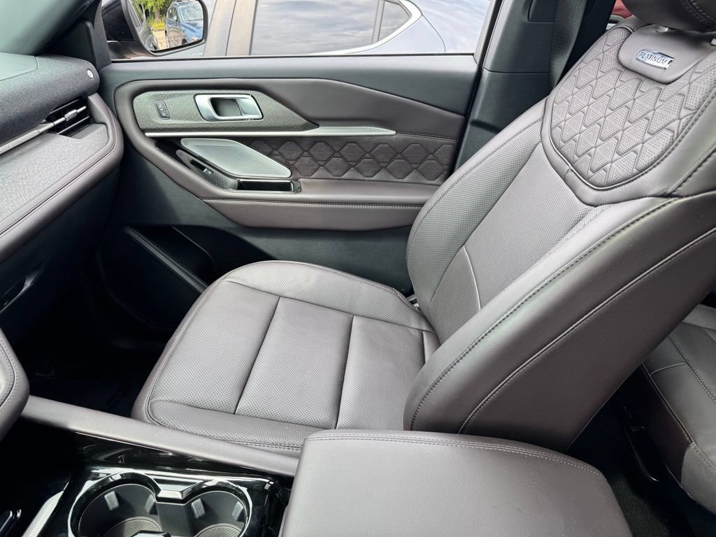Certified 2025 Ford Explorer Platinum w/ LUX Leather Package AWD/4WD image 25