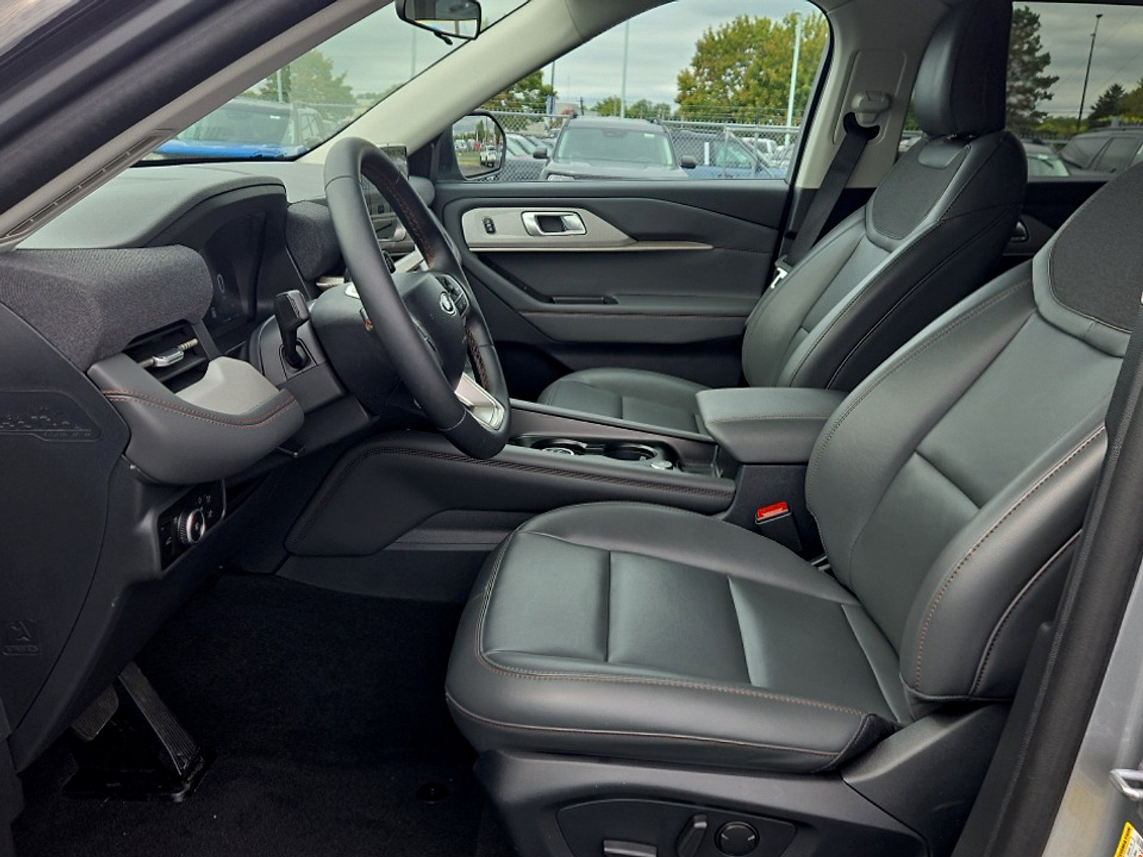 Certified 2025 Ford Explorer Active w/ Active Comfort Package AWD/4WD image 11
