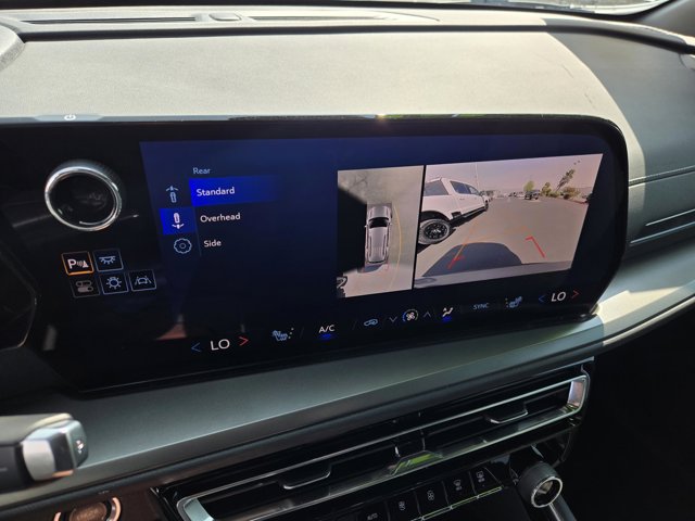 Used 2024 Chevrolet Traverse LT FWD image 21