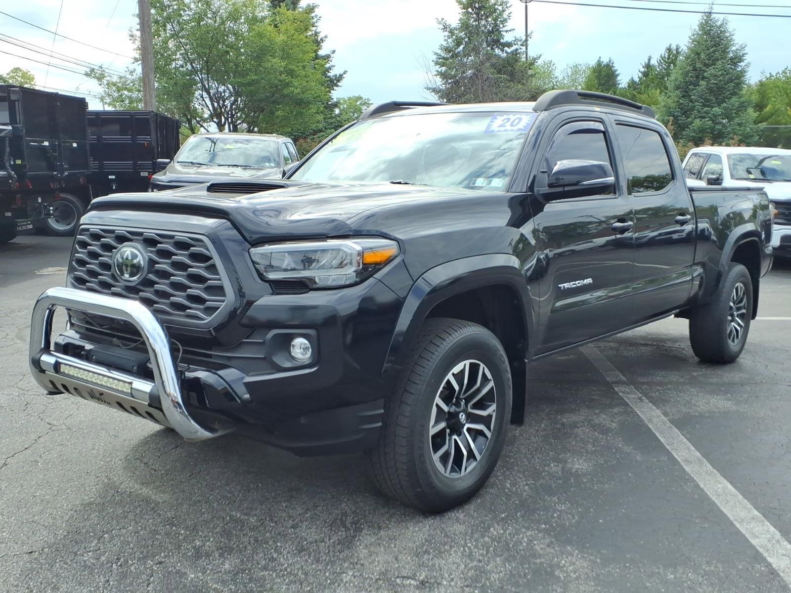 Used 2020 Toyota Tacoma TRD Sport w/ TRD Premium Sport Package AWD/4WD image 7
