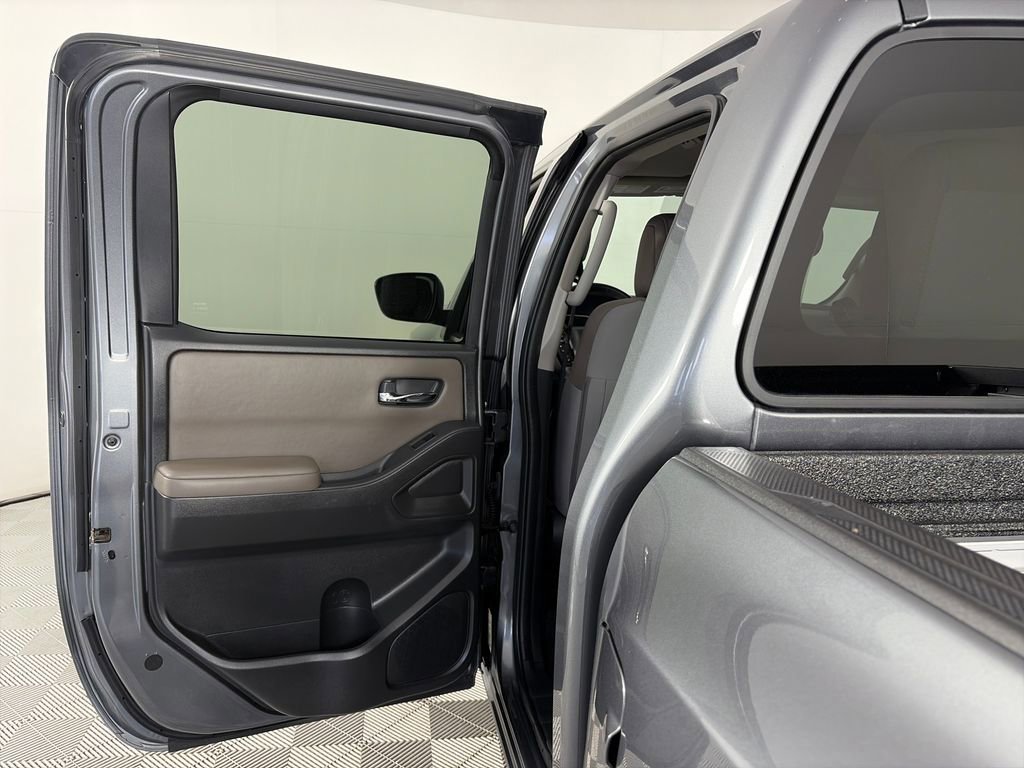 Used 2022 Nissan Frontier SV AWD/4WD image 12
