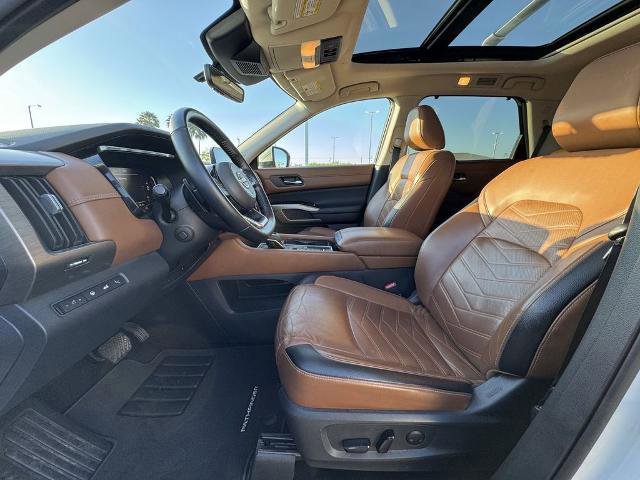 Used 2023 Nissan Pathfinder Platinum image 14
