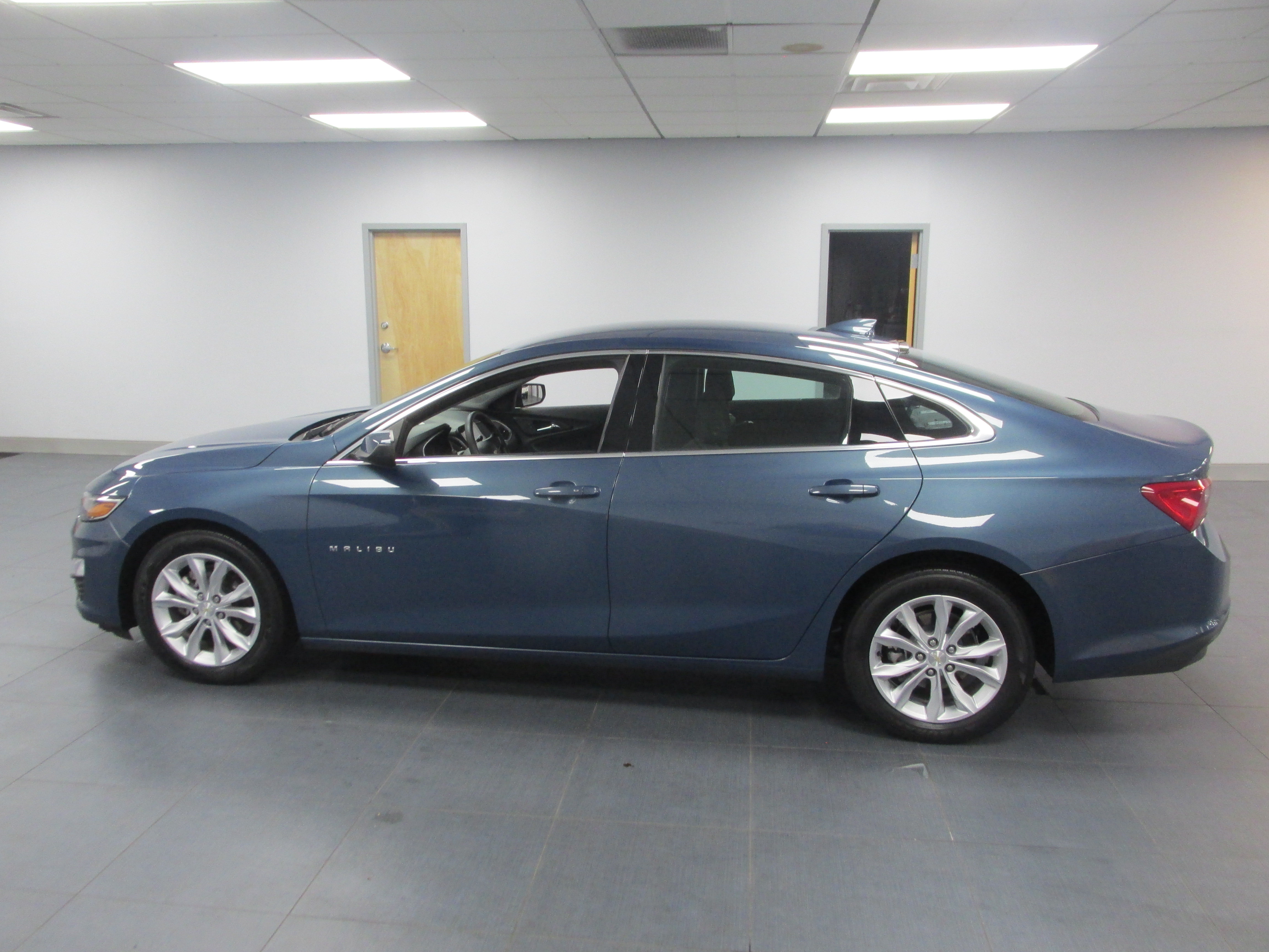 Used 2025 Chevrolet Malibu LT FWD image 8