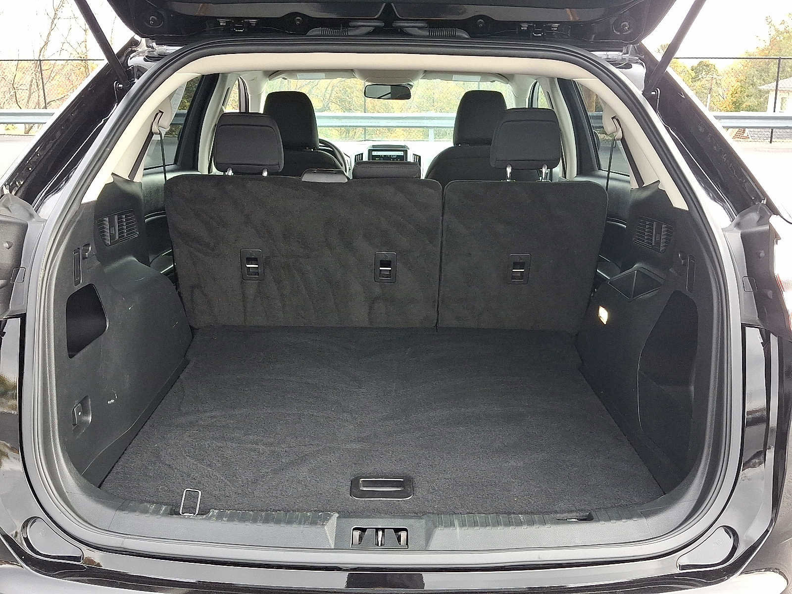 Certified 2024 Ford Edge SE image 28