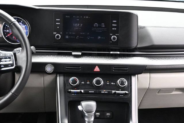 Used 2024 Kia Carnival LX FWD image 26