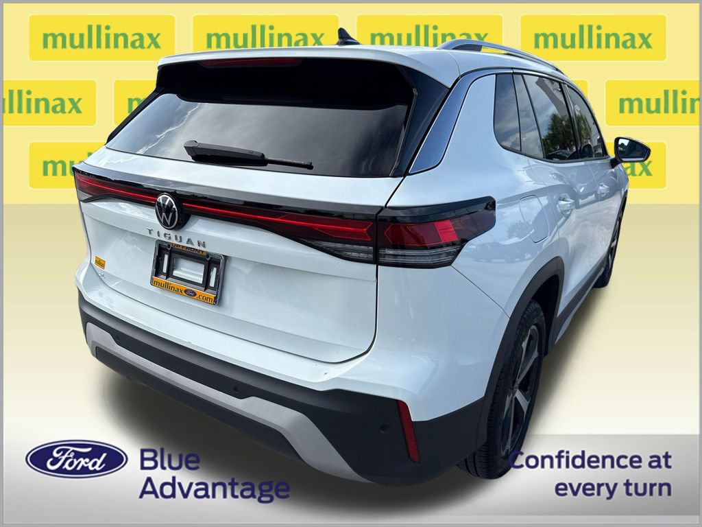 Used 2025 Volkswagen Tiguan SE FWD image 4