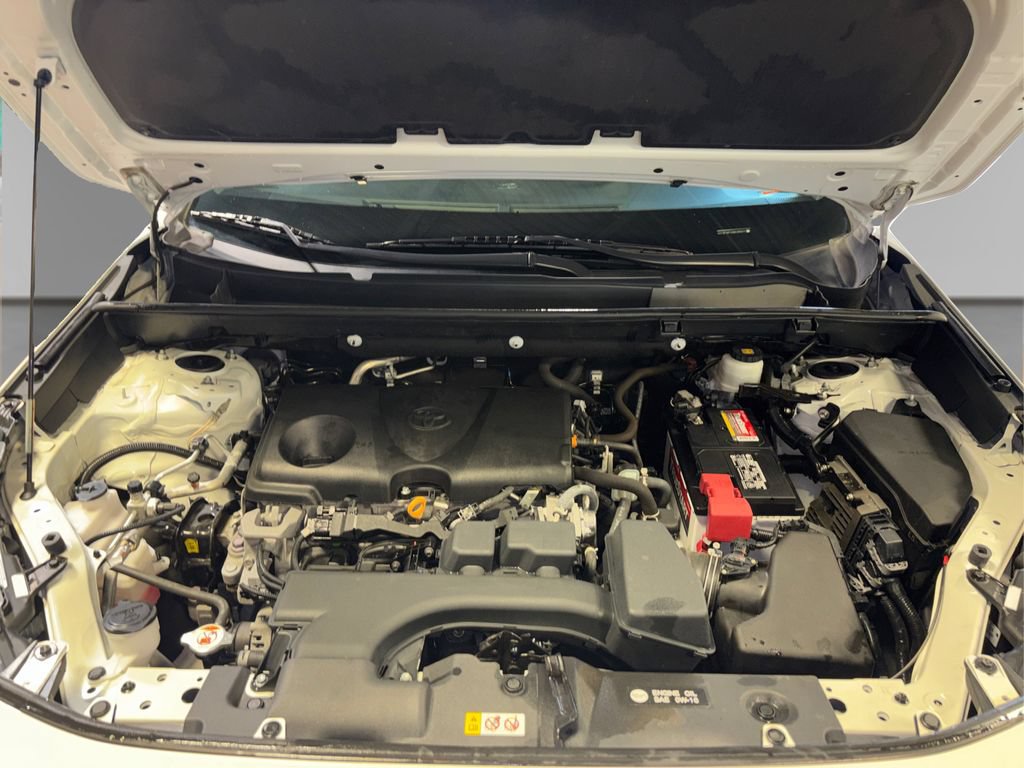 Used 2022 Toyota RAV4 XLE AWD/4WD image 16
