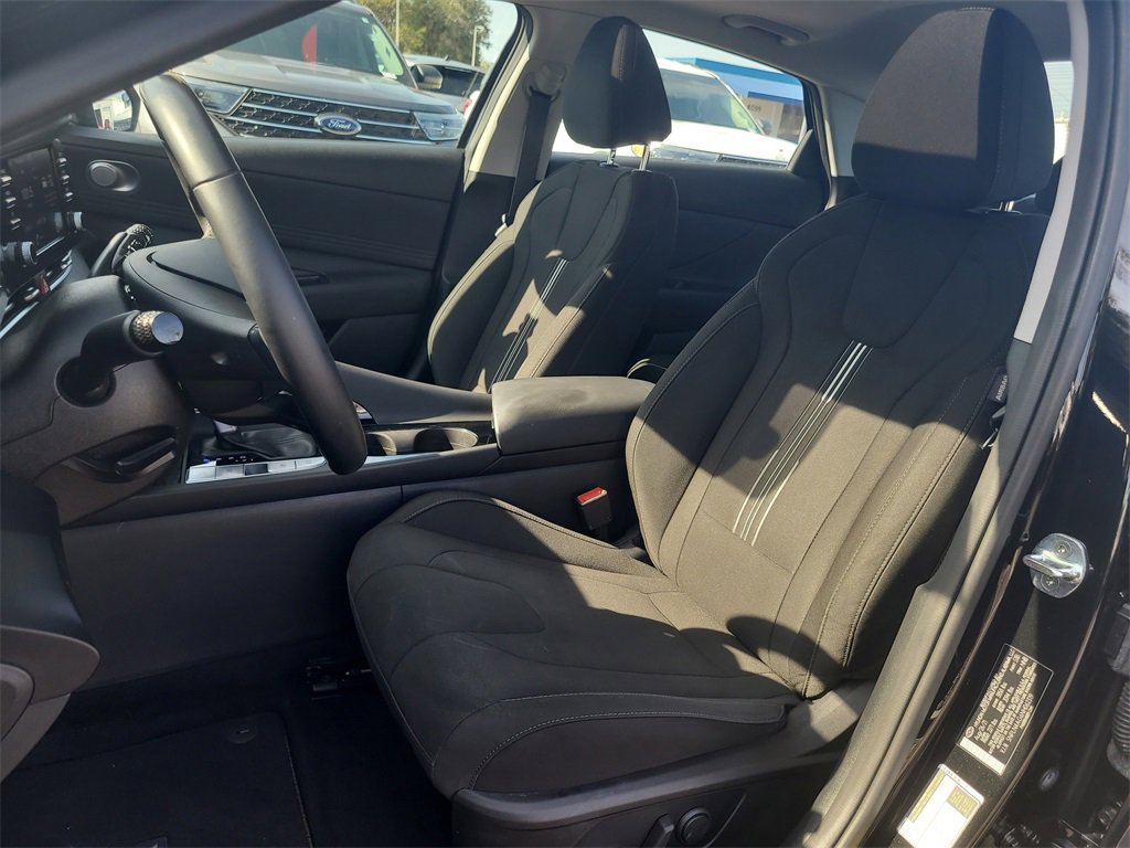 Used 2022 Hyundai Elantra SEL w/ Convenience + Premium Package image 15