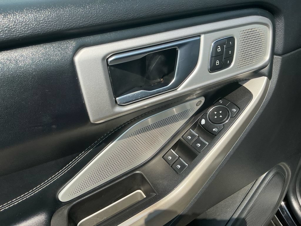 Certified 2022 Ford Explorer Limited w/ Limited Technology Package RWD image 16