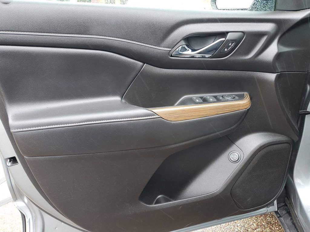 Used 2023 GMC Acadia SLE w/ Driver Convenience Package image 13