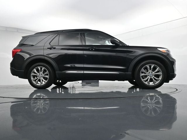 Certified 2023 Ford Explorer XLT w/ Equipment Group 202A AWD/4WD image 37