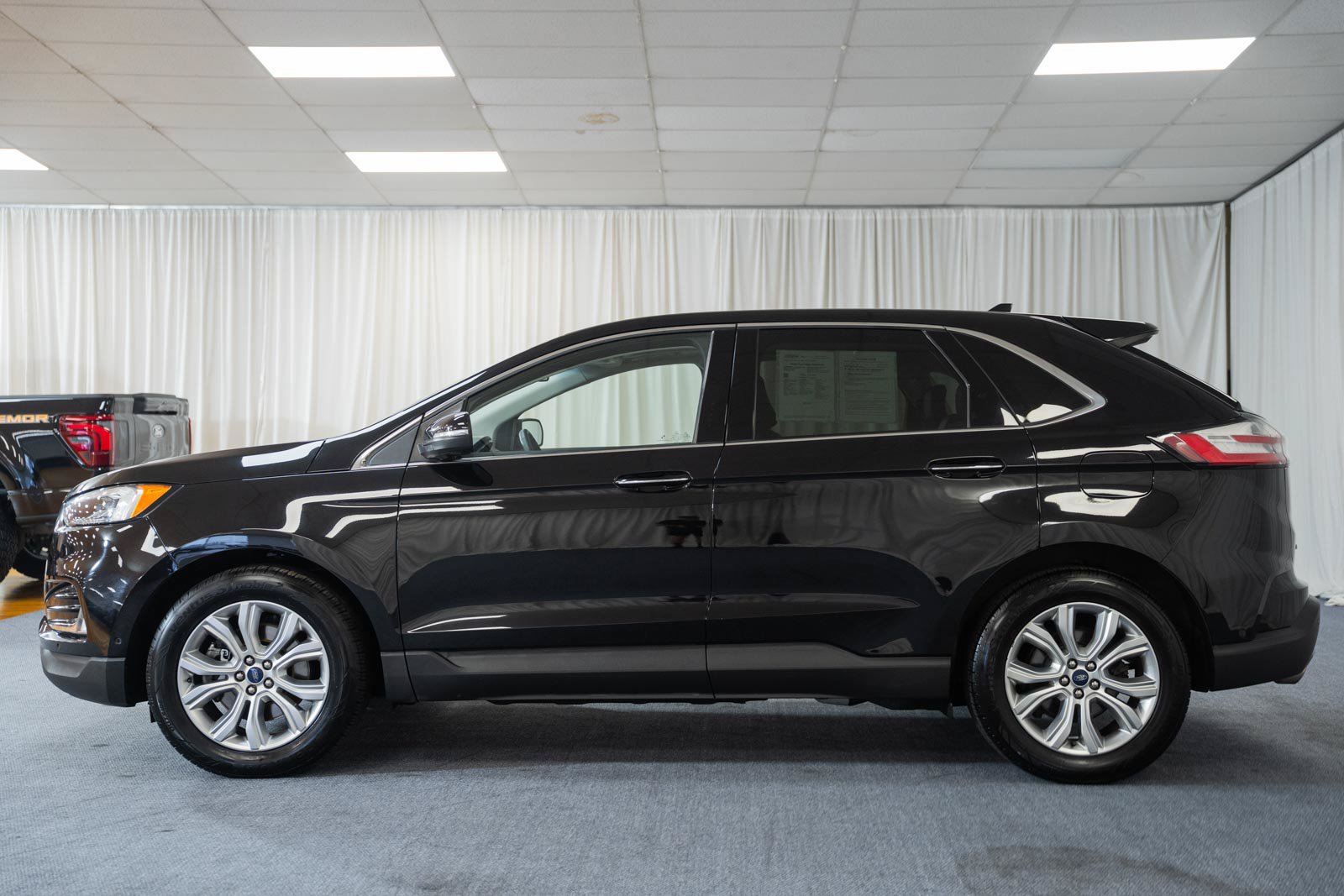 Certified 2020 Ford Edge Titanium w/ Equipment Group 301A AWD/4WD image 5