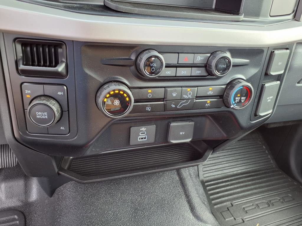 Certified 2025 Ford F550 4x4 Regular Cab Super Duty image 17