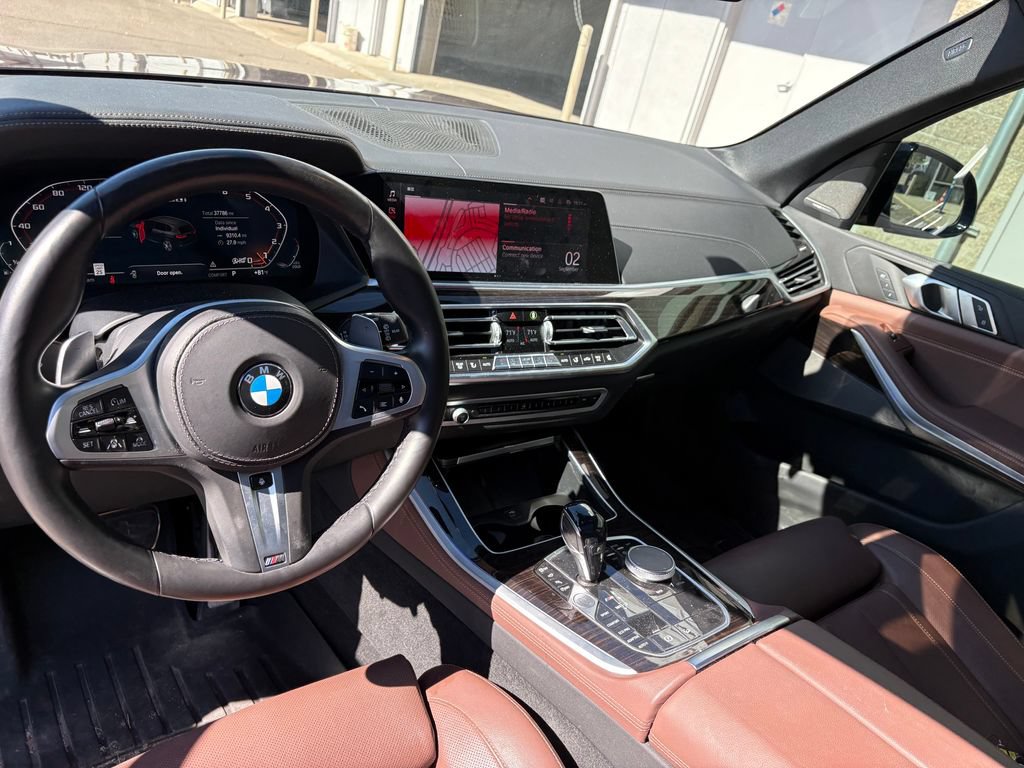 Used 2021 BMW X5 M50i AWD/4WD image 17