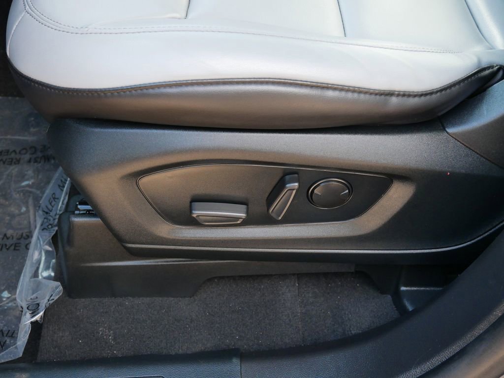 Certified 2021 Ford Explorer XLT w/ Equipment Group 202A image 17