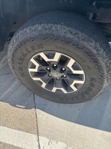 Used 2023 Toyota Tacoma TRD Off-Road w/ Technology Package AWD/4WD image 27