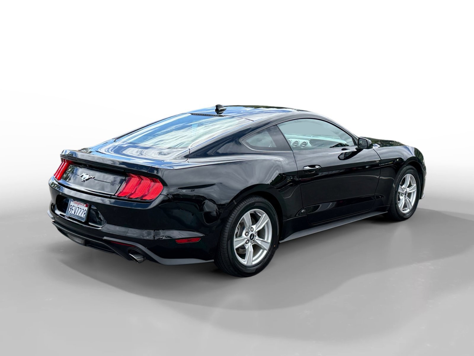 Certified 2022 Ford Mustang Coupe RWD image 4