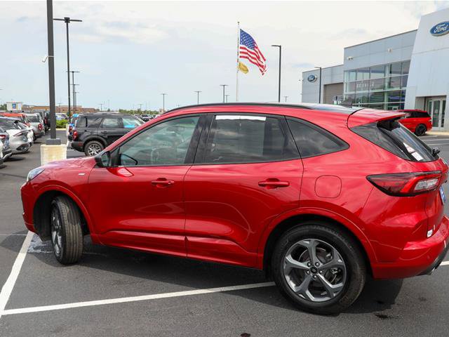 Certified 2024 Ford Escape ST-Line w/ Tech Pack #1 AWD/4WD image 18