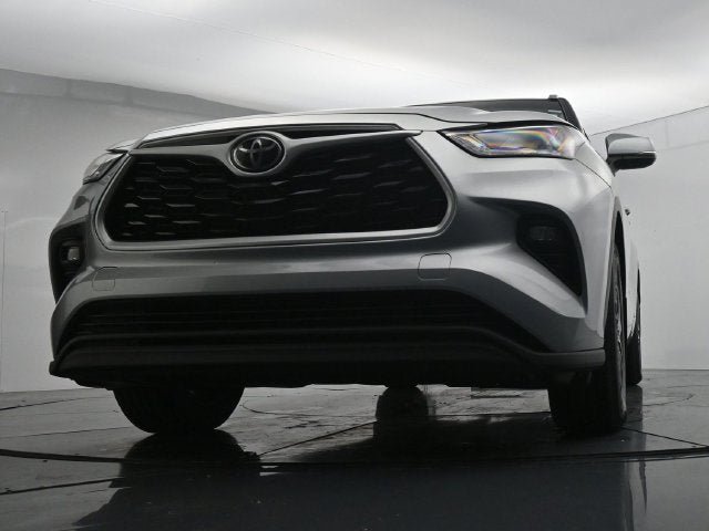 Used 2022 Toyota Highlander XLE AWD/4WD image 34