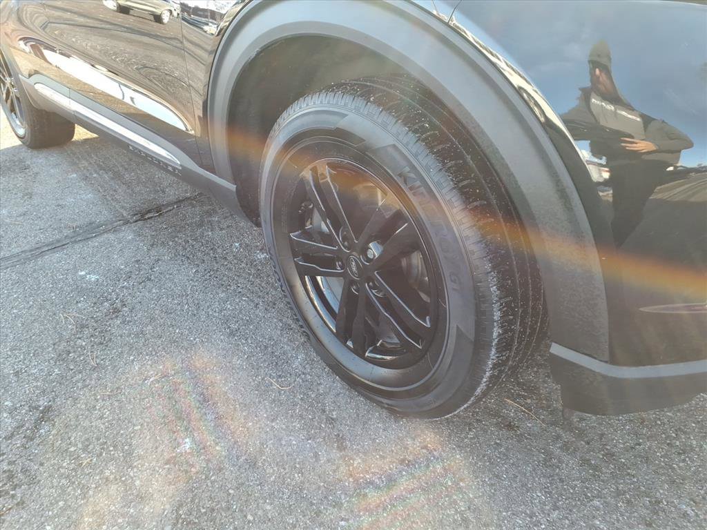 Certified 2023 Ford Explorer XLT w/ Equipment Group 202A image 5