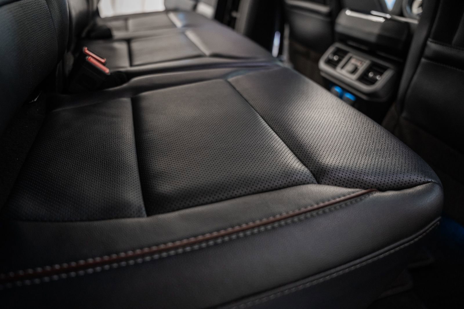 Certified 2022 Ford F150 Lariat w/ Equipment Group 502A High image 39