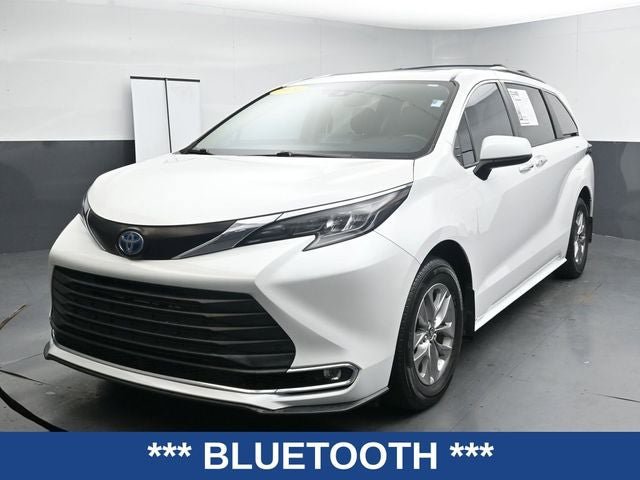 Used 2024 Toyota Sienna XLE FWD image 6