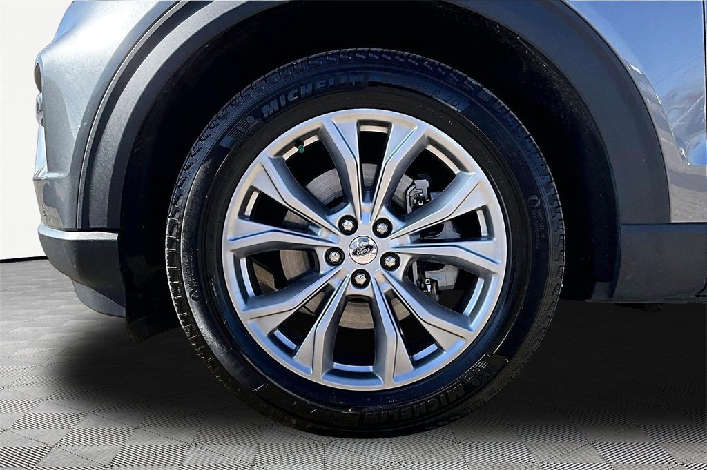 Certified 2023 Ford Explorer Limited w/ Equipment Group 301A image 9