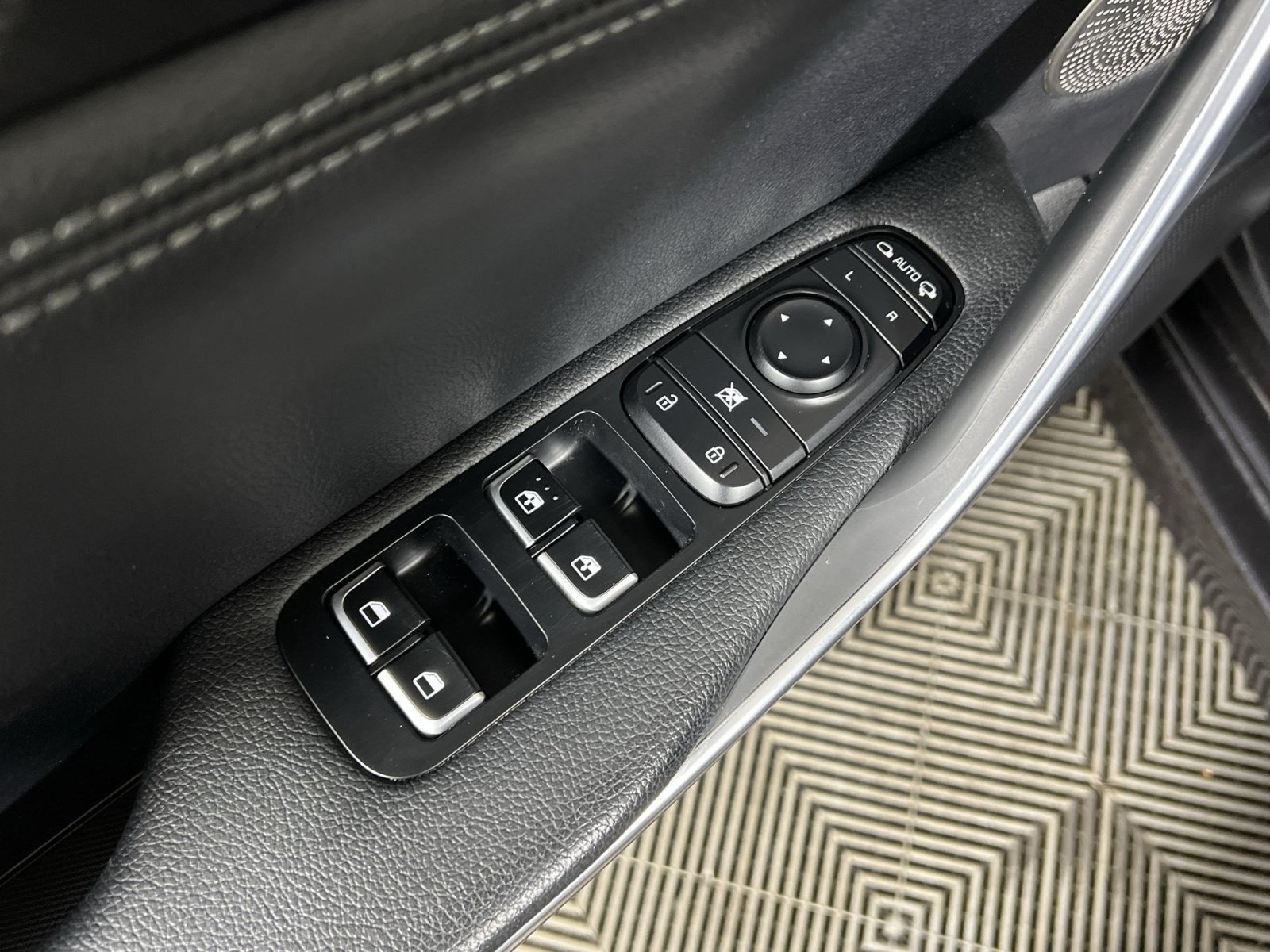 Used 2023 Kia Stinger GT-Line w/ Sun & Sound Package AWD/4WD image 15