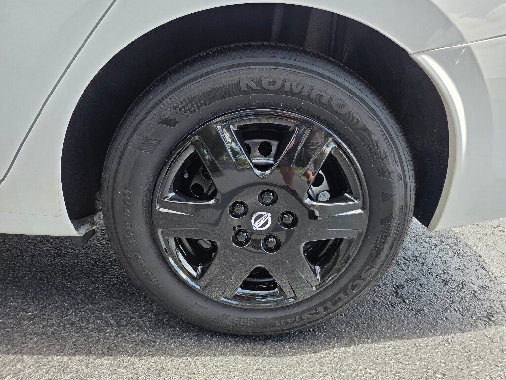 Used 2025 Nissan Versa S FWD image 21