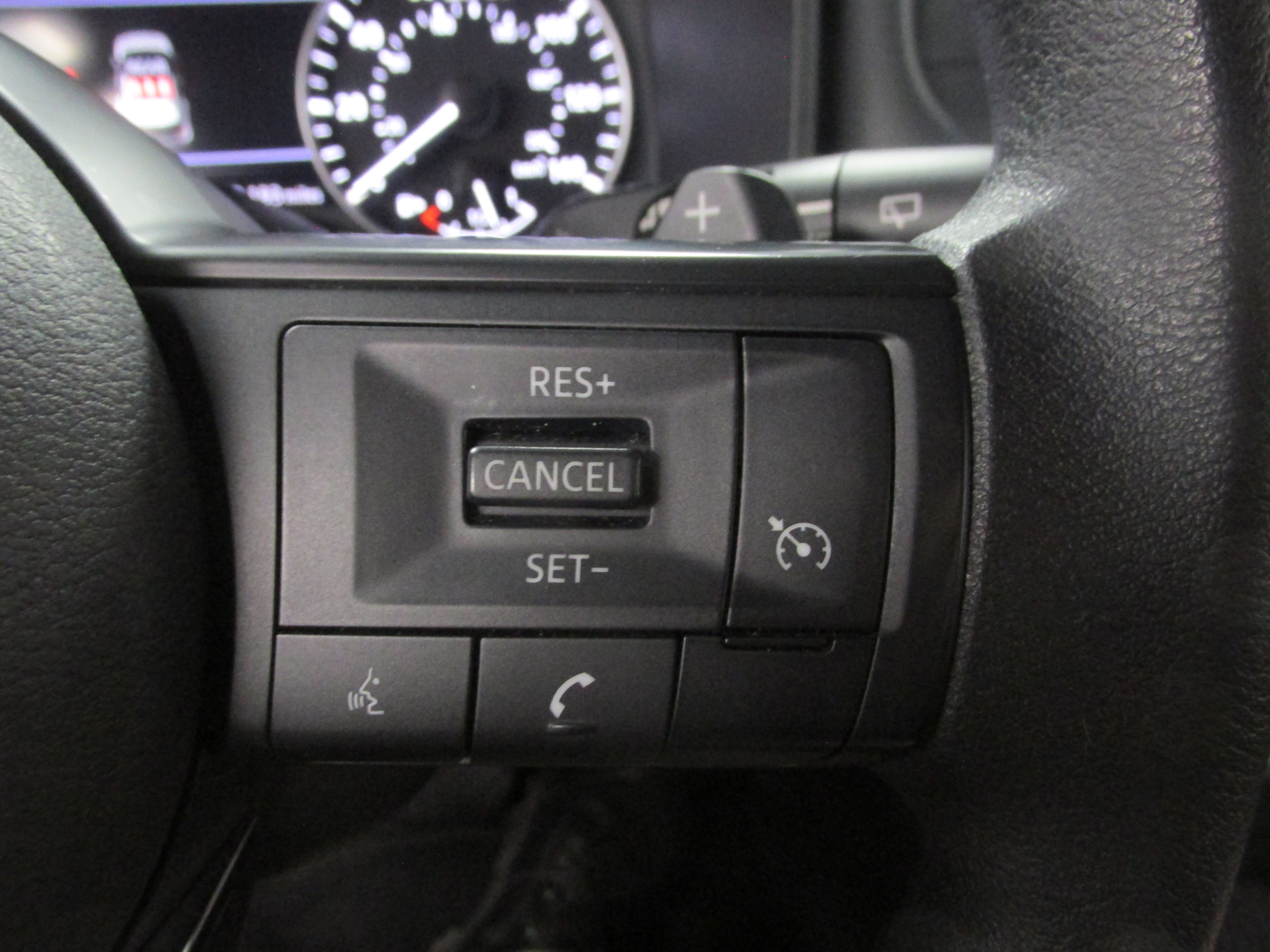Used 2023 Nissan Rogue S AWD/4WD image 32