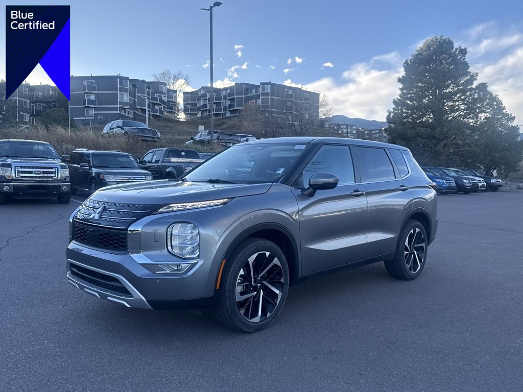 Used 2024 Mitsubishi Outlander SE image 1
