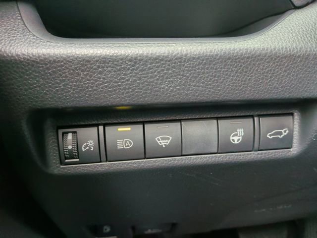 Used 2022 Toyota RAV4 SE w/ Weather & Moonroof Package AWD/4WD image 27