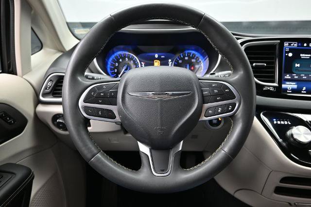 Used 2024 Chrysler Pacifica Touring-L FWD image 24