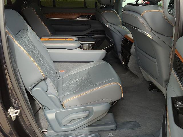 Used 2024 Jeep Grand Wagoneer Series III AWD/4WD image 13