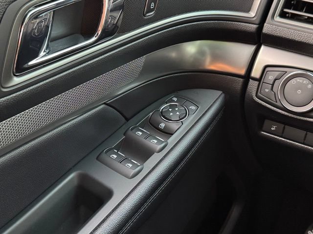 Certified 2018 Ford Explorer XLT w/ Equipment Group 202A AWD/4WD image 34