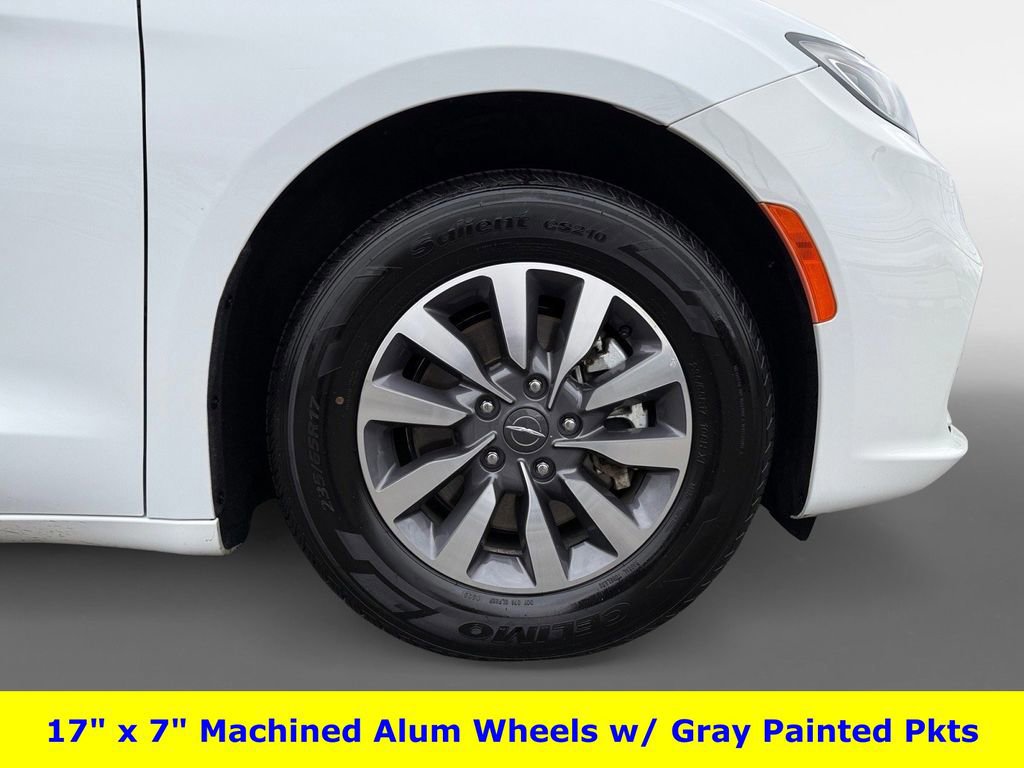 Used 2023 Chrysler Pacifica Touring-L image 9