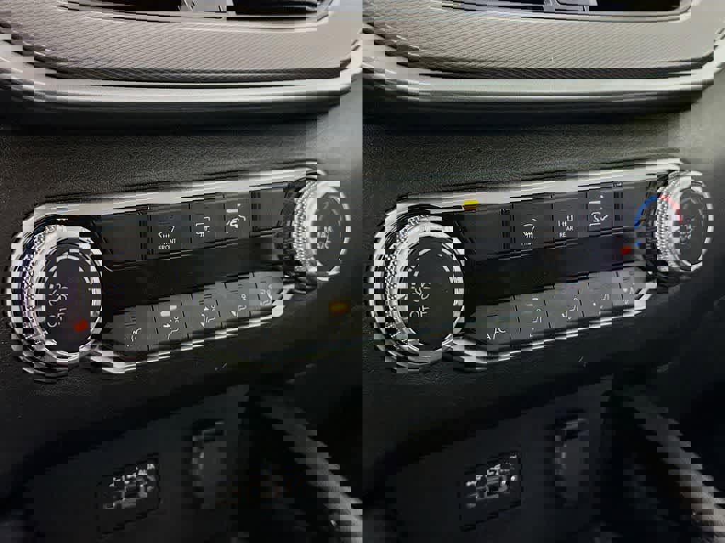 Used 2024 Nissan Altima 2.5 SR image 16