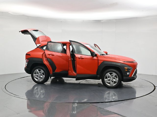 Used 2025 Hyundai Kona SE AWD/4WD image 48