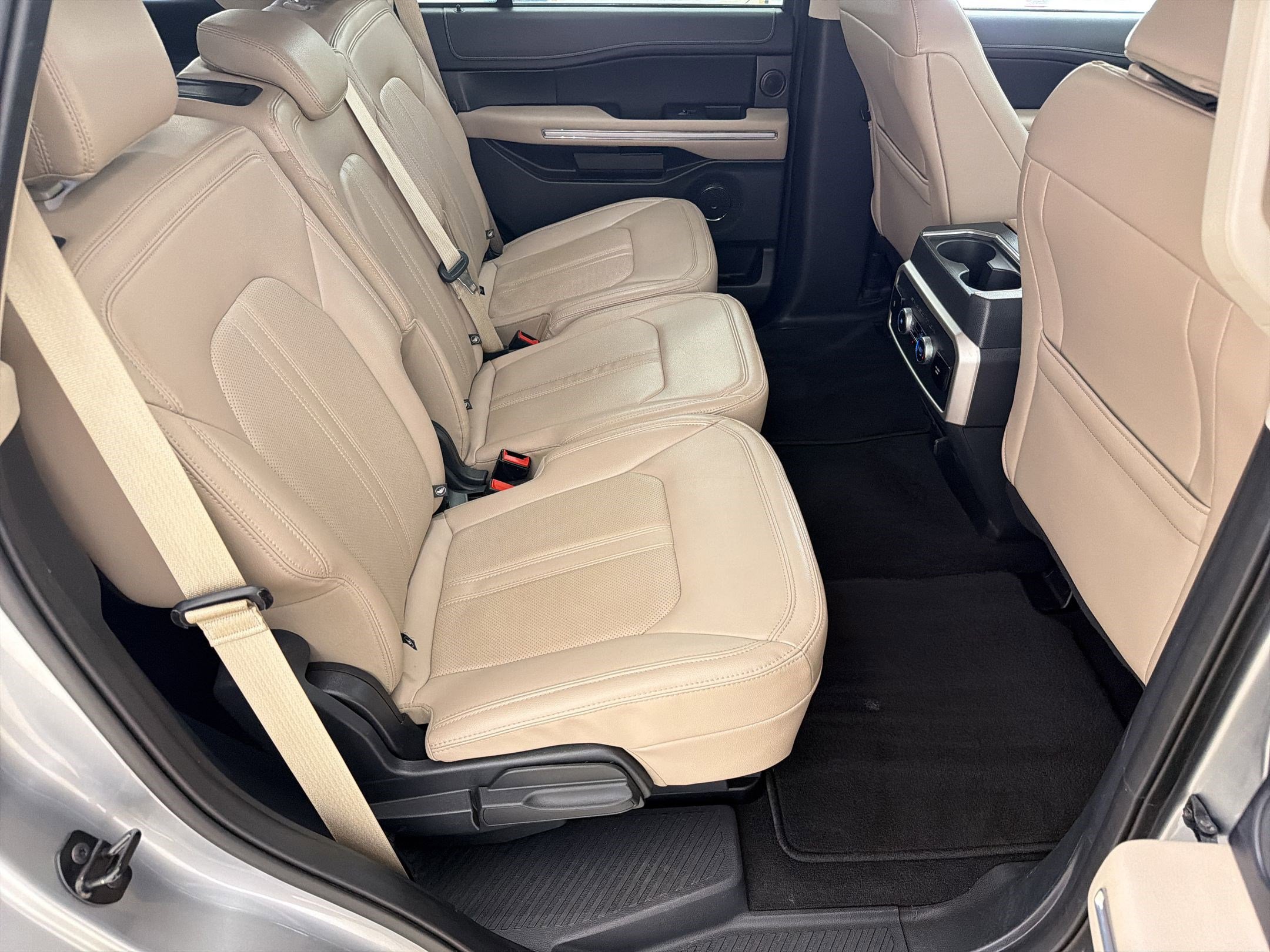 Certified 2024 Ford Expedition Limited image 29