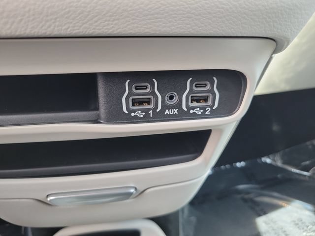 Used 2024 Chrysler Voyager LX FWD image 38